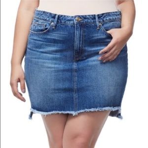 GOOD AMERICAN jean skirt. Raw hem jean skirt